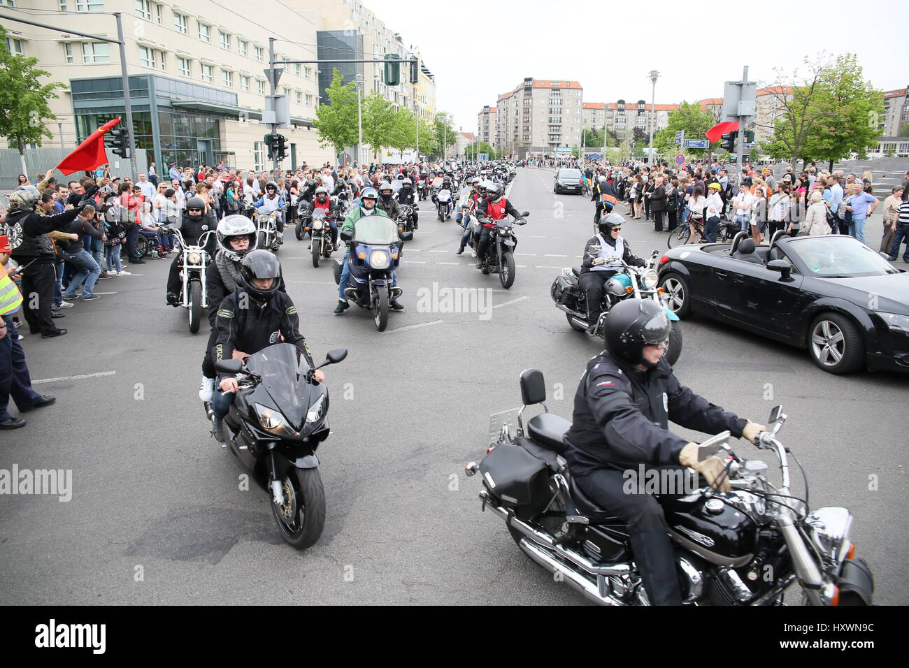 Berlin, Deutschland, 9. Mai 2015: Biker Fahrt gegen Gewalt zu protestieren. Stockfoto