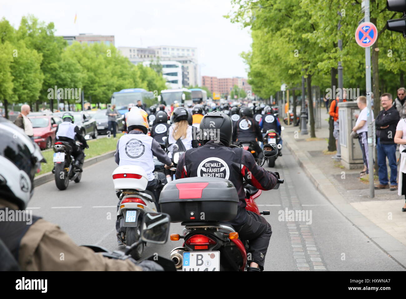 Berlin, Deutschland, 9. Mai 2015: Biker Fahrt gegen Gewalt zu protestieren. Stockfoto