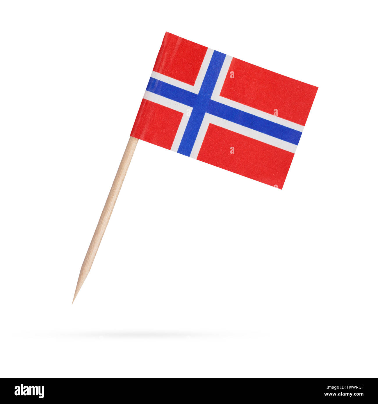 Miniatur-Papier-Flagge Norwegen. Norwegische Flagge isoliert auf weißem Hintergrund. Mit Schatten unten Stockfoto