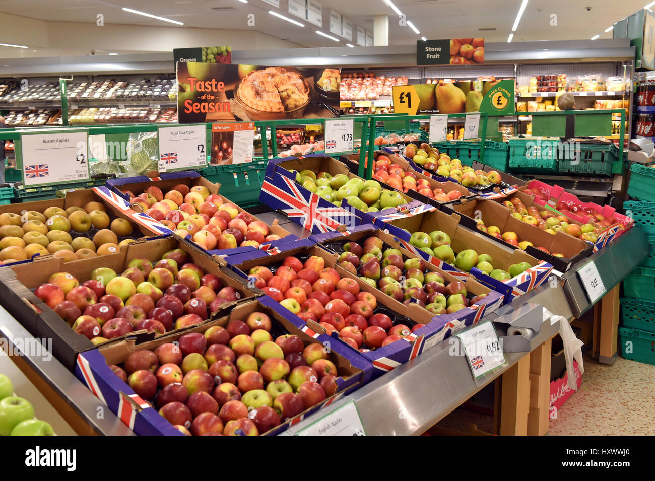 Äpfel im Verkauf bei morrisons Supermarkt Stockfoto