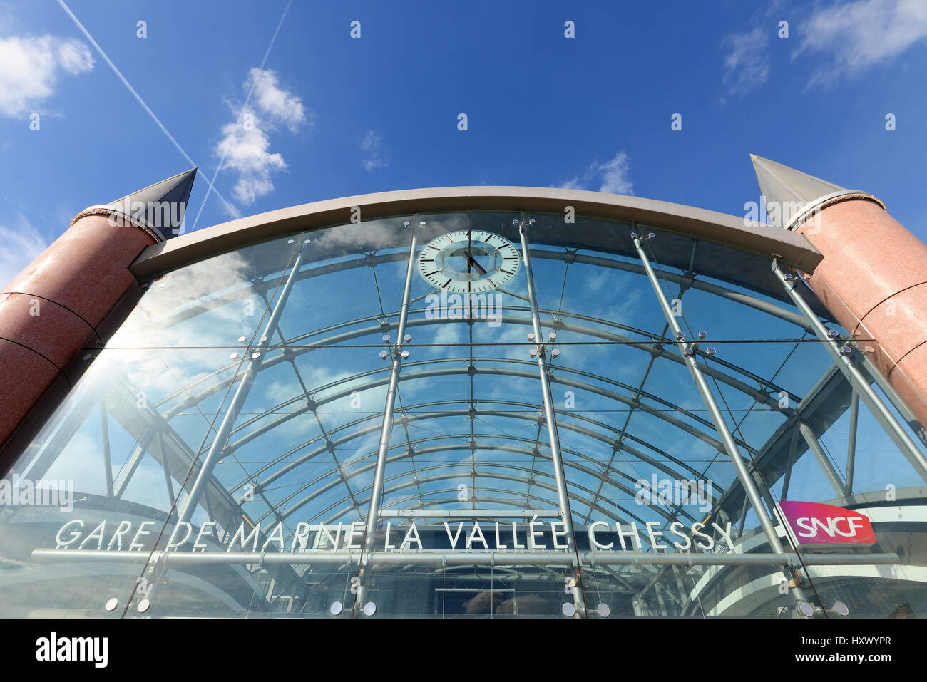 Gare de Marne-la-Vallée - Chessy Bahnhof ist eine kombinierte RER (S-Bahn) und TGV (Hochgeschwindigkeitszug) Station in Montévrain, Frankreich, in Stuttgart Stockfoto