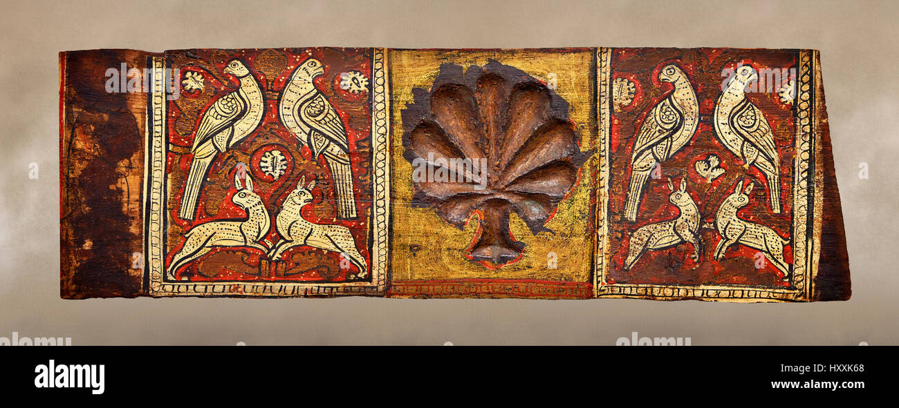 Gotische malte dekorative Beam Panels mit Tauben, Hasen und einem geschnitzten Syalise Baum, Tempera auf Holz. National Museum für katalanische Kunst (MNAC), Barcelona, Stockfoto