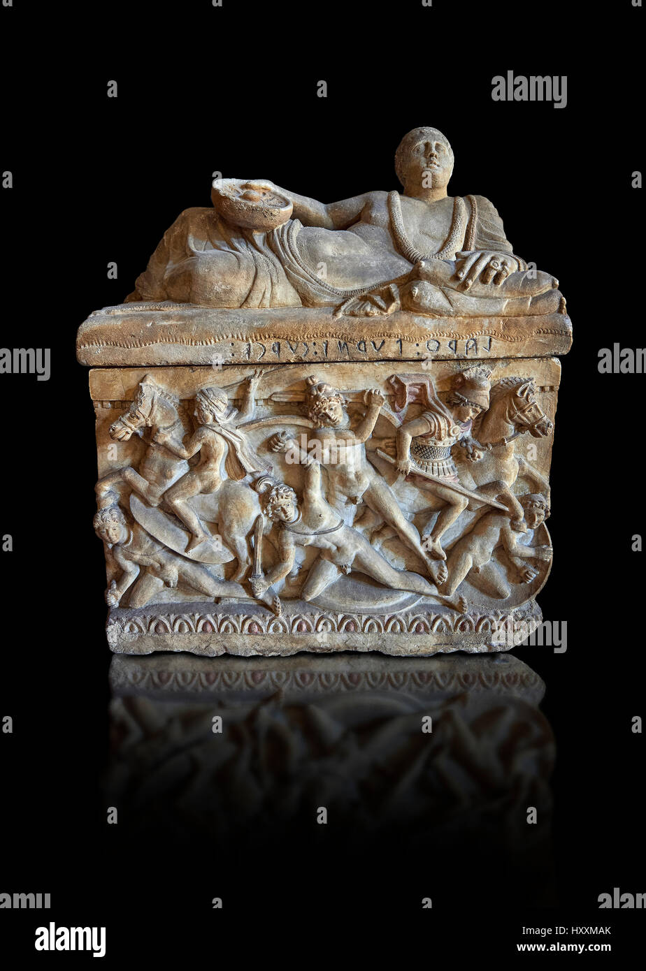 Etruskische hellenistischen Stil zurückzuführen, Funreary, Urne, nationale archäologische Museum, Florenz, schwarzer Hintergrund Stockfoto