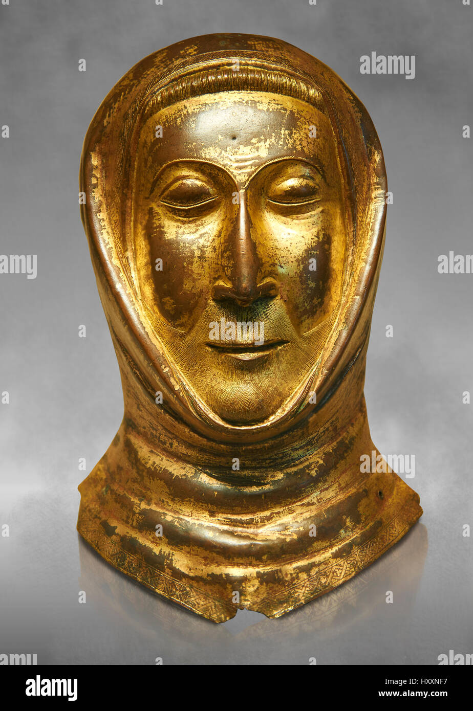Mittelalterlichen gotischen Blattgold Totenmaske, späten 13. Jahrhundert in Limoges gemacht.  Aus dem Priorat von Papillaye, Maine et Loire, Inv 6485, dem Louvre Stockfoto