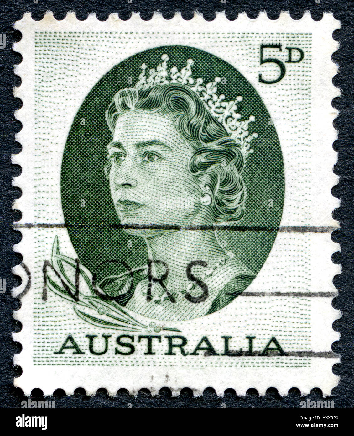 Australien - ca. 1963: Eine gebrauchte Briefmarke aus Australien, zeigt ein Portrait von Königin Elizabeth II, ca. 1963. Stockfoto