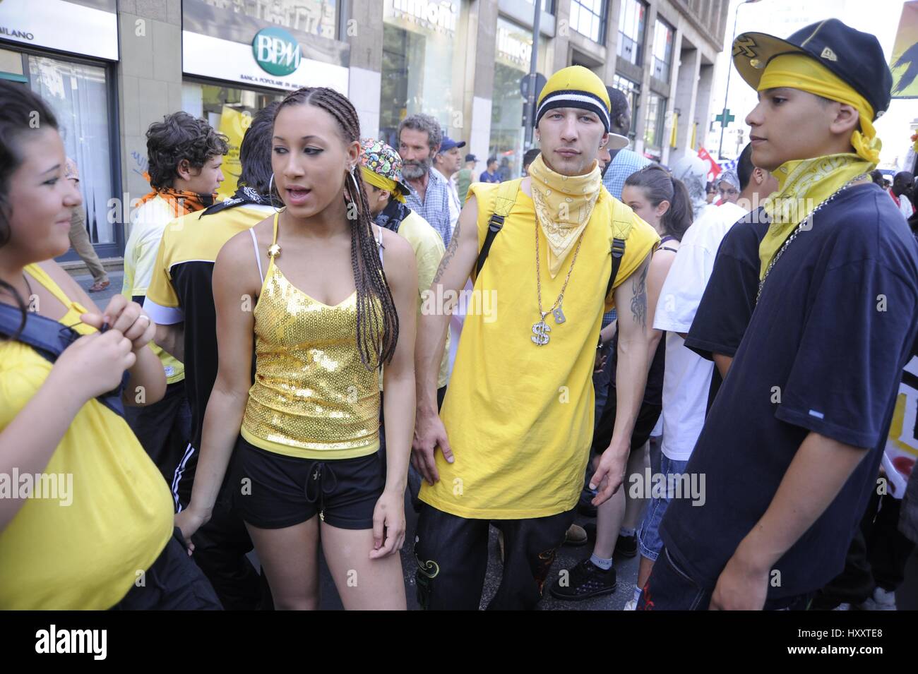 Mailand (Italien), Mitglieder der Gruppe lateinischen Könige nehmen an einer Demonstration für die Rechte der Einwanderer Stockfoto