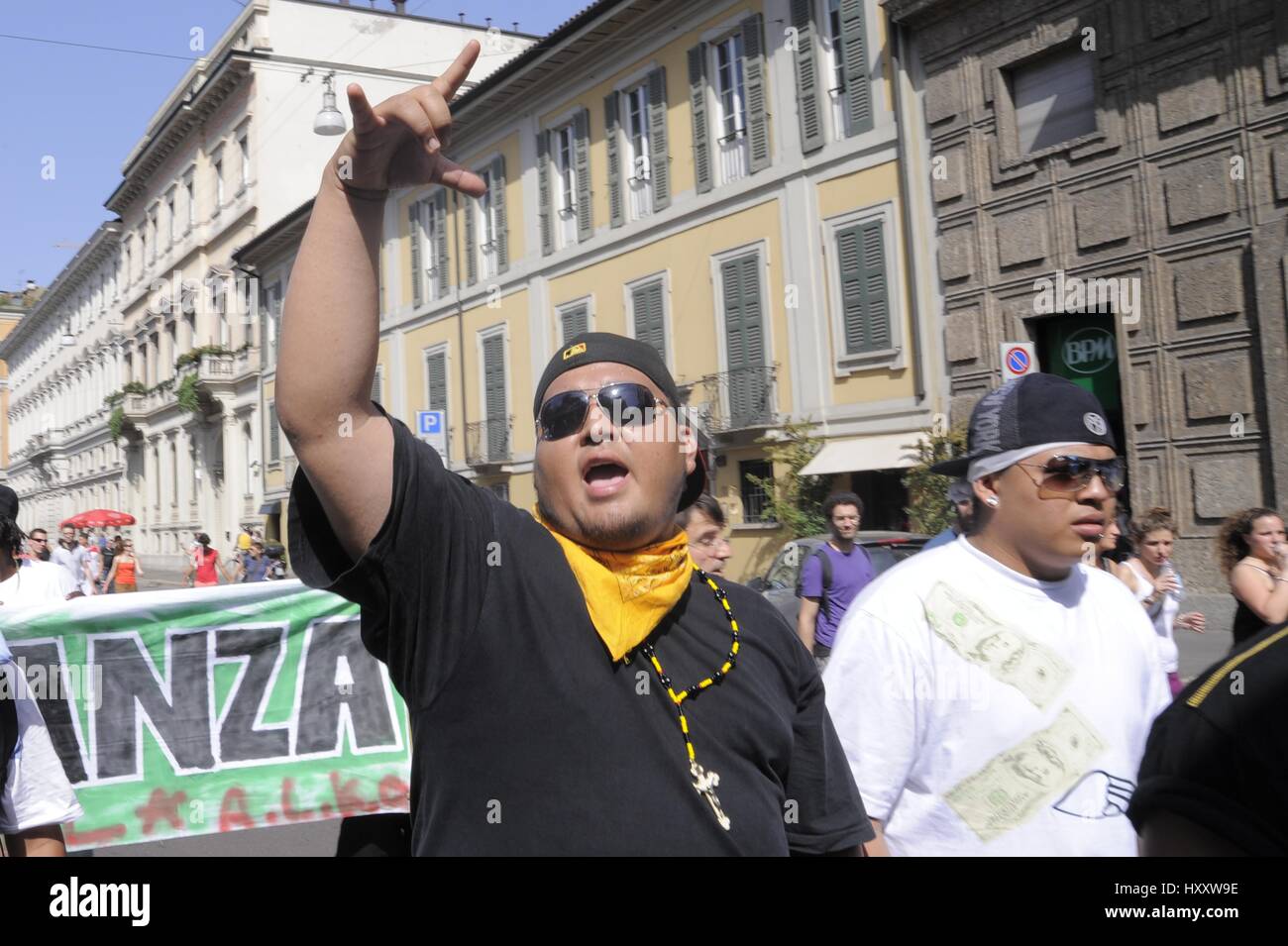 Mailand (Italien), Mitglieder der Gruppe lateinischen Könige nehmen an einer Demonstration für die Rechte der Einwanderer Stockfoto