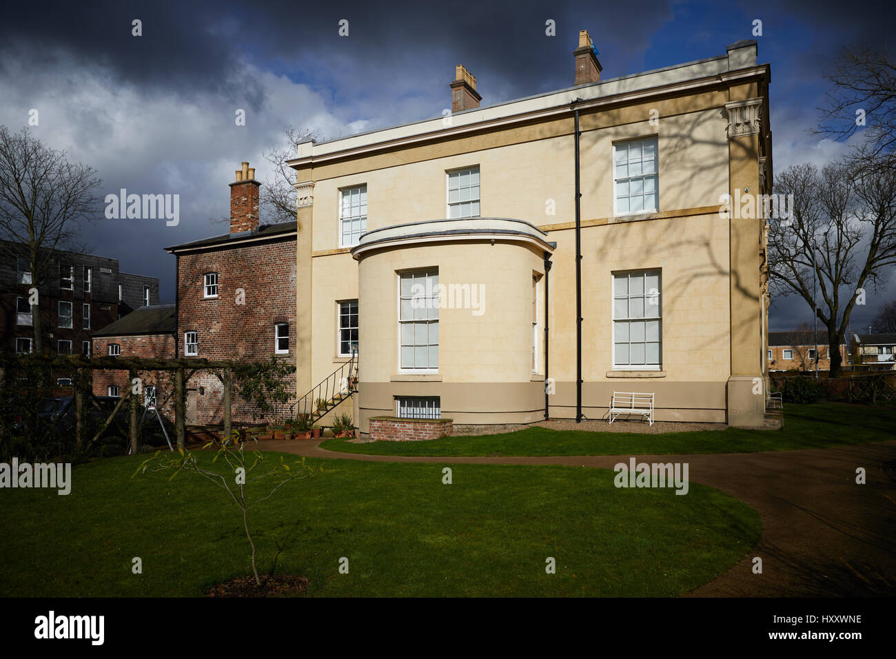 Außen Garten hinter dem Haus Elizabeth Gaskell Haus Grad II * aufgeführt neoklassizistische Villa jetzt Museum 84 Plymouth Grove, Manchester, England, UK Stockfoto