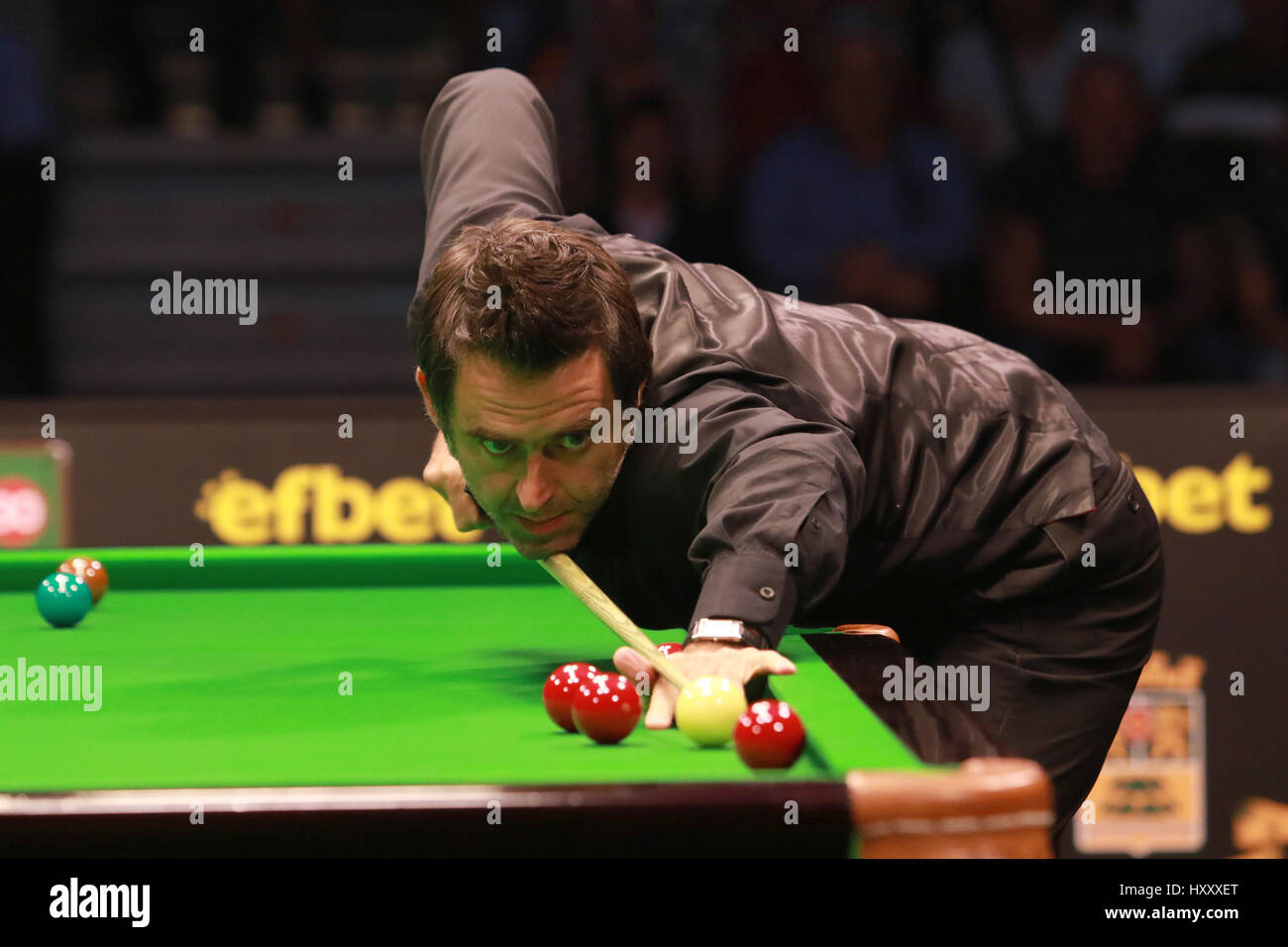 Plovdiv, Bulgarien - 1. Oktober: Ronnie O'Sullivan beteiligt sich an Snooker-Show The Eleven 30 Serie 2016 gegen Mark Selby in Kolodruma Sporthalle Stockfoto