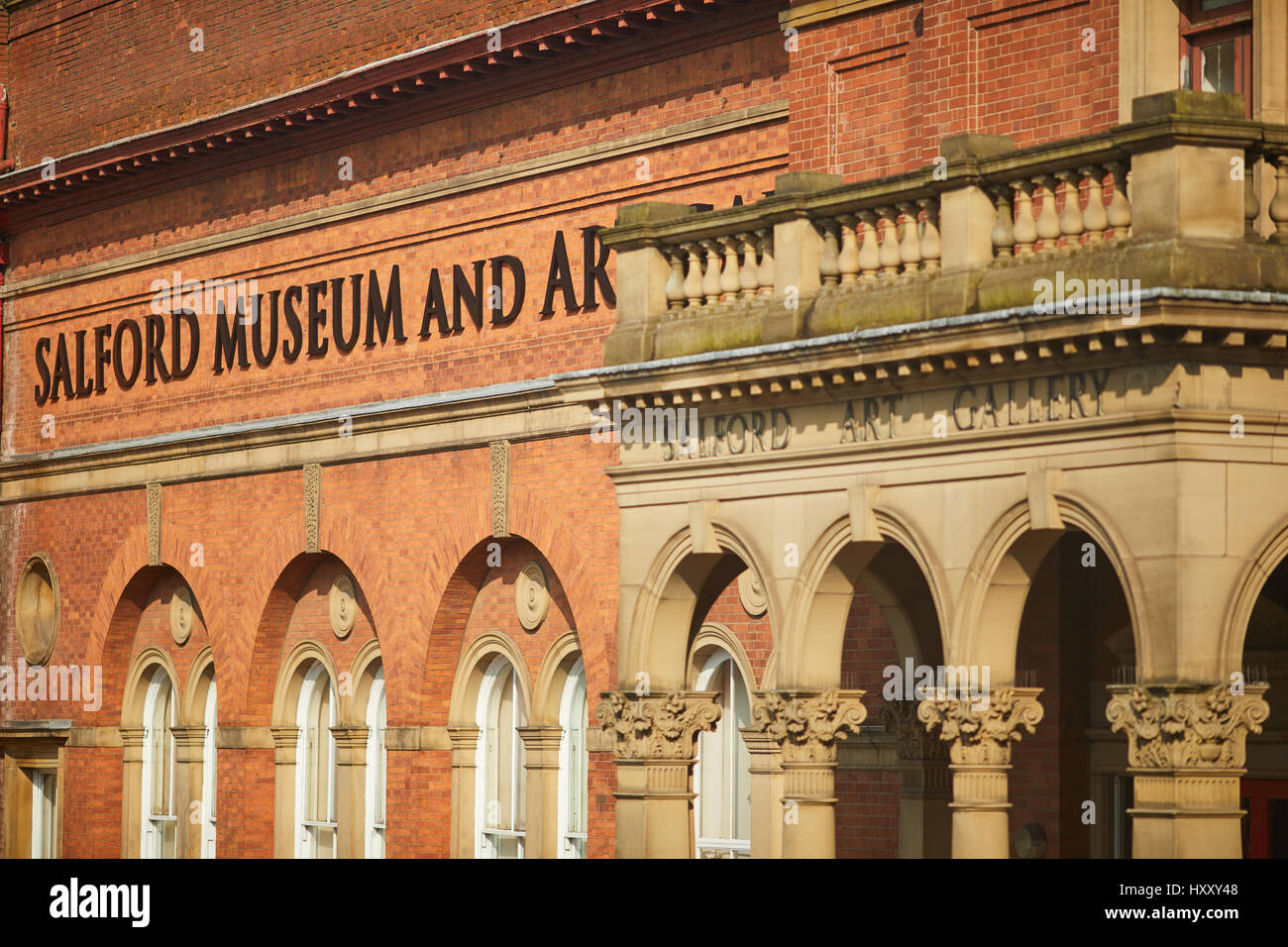 Außenseite des Salford Museum und die Kunstgalerie Salford Universität Peel Park Campus ursprünglich Royal Museum und Stadtbibliothek in Gtr Manchester, England Stockfoto