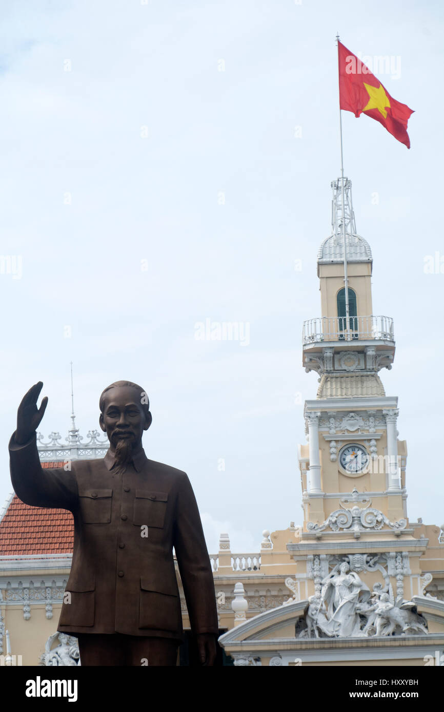 Die Statue von Ho Chi Minh außerhalb der City Hall in Ho-Chi-Minh-Stadt, Vietnam Stockfoto