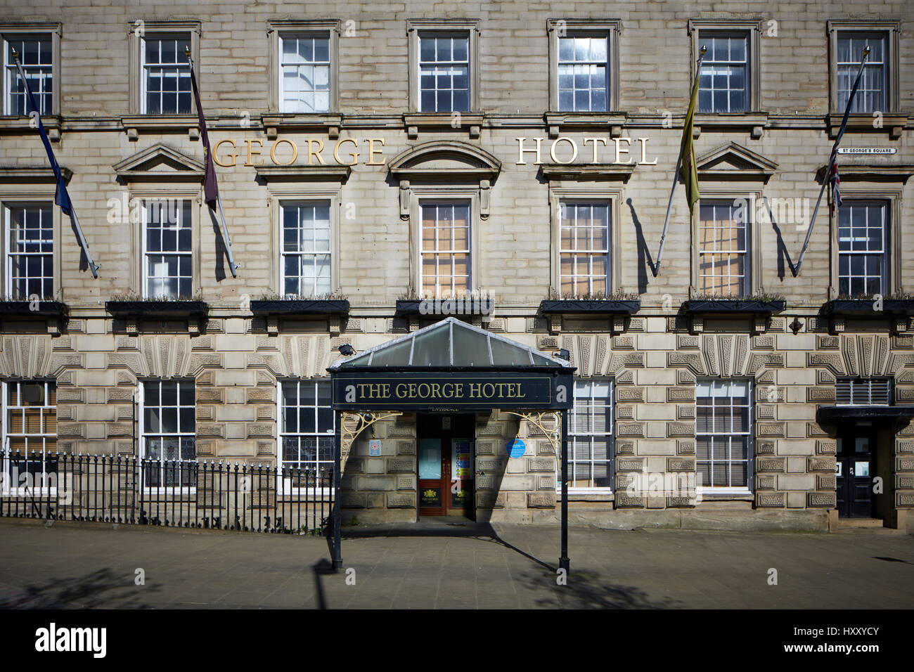 George Hotel in St George Square, Huddersfield Town centre eine große Marktstadt metropolitan Borough Kirklees, West Yorkshire, England. VEREINIGTES KÖNIGREICH. Stockfoto