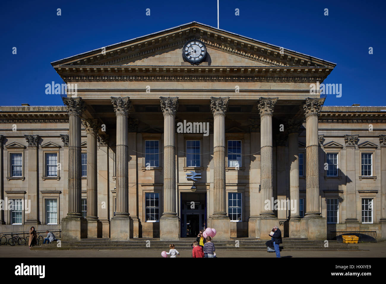 Bahnhof, Außenaufnahme, Huddersfield Town centre eine große Marktstadt metropolitan Borough Kirklees, West Yorkshire, England. VEREINIGTES KÖNIGREICH. Stockfoto