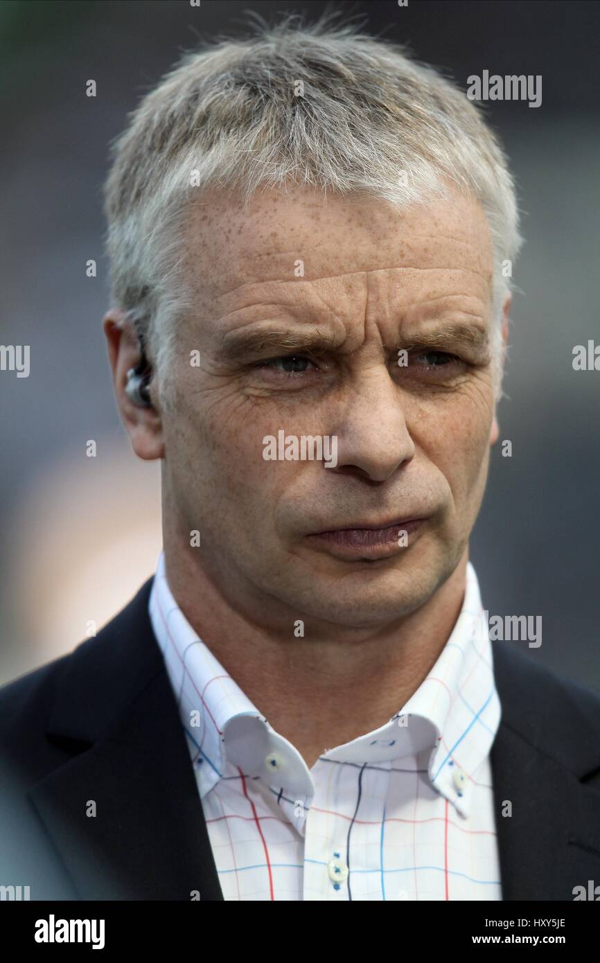 BRIAN NOBLE RUGBY LEAGUE TV Pandit RUGBY LEAGUE TV Pandit KC STADIUM HULL ENGLAND 17. April 2010 Stockfoto