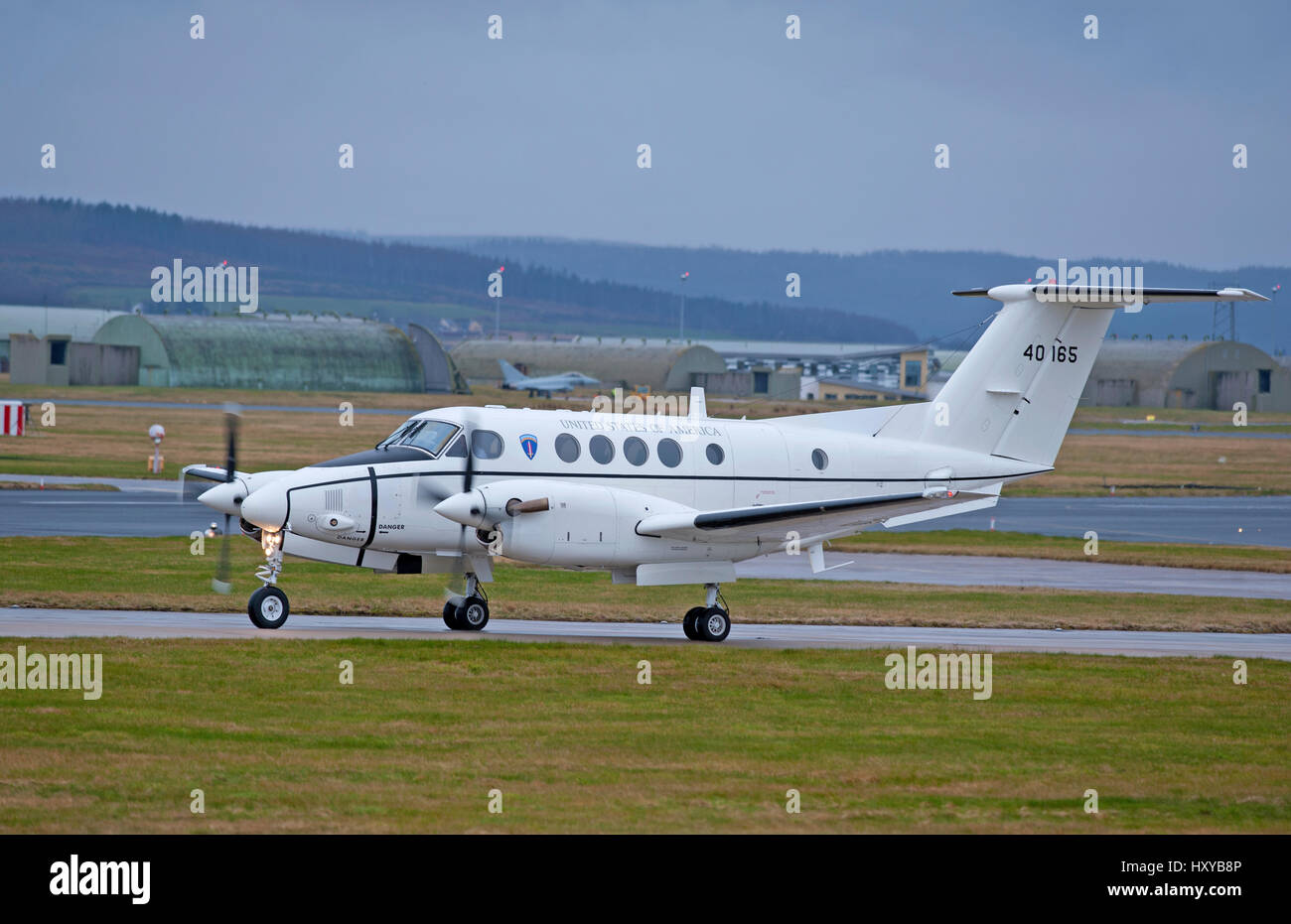 US-Armee Buche C-12U Huron von 'F' Co, 6. Btn 52. Avn Reg't Sitz in Wiesbaden, Deutschland. Besuch in RAF Lossiemouth am 27. März 2017. Stockfoto