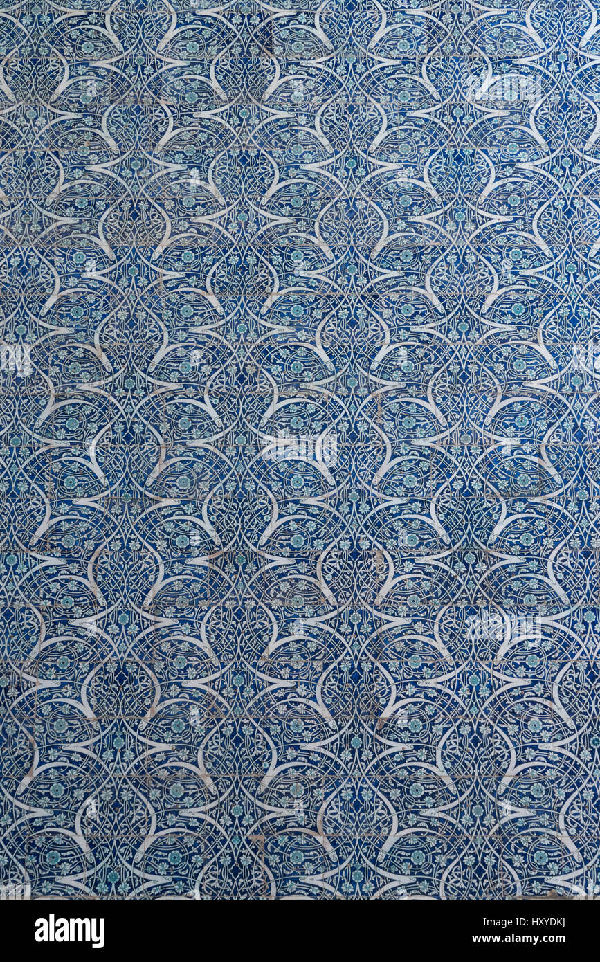 Blaue Keramik Dekoration an der Wand in Khiva. Stockfoto