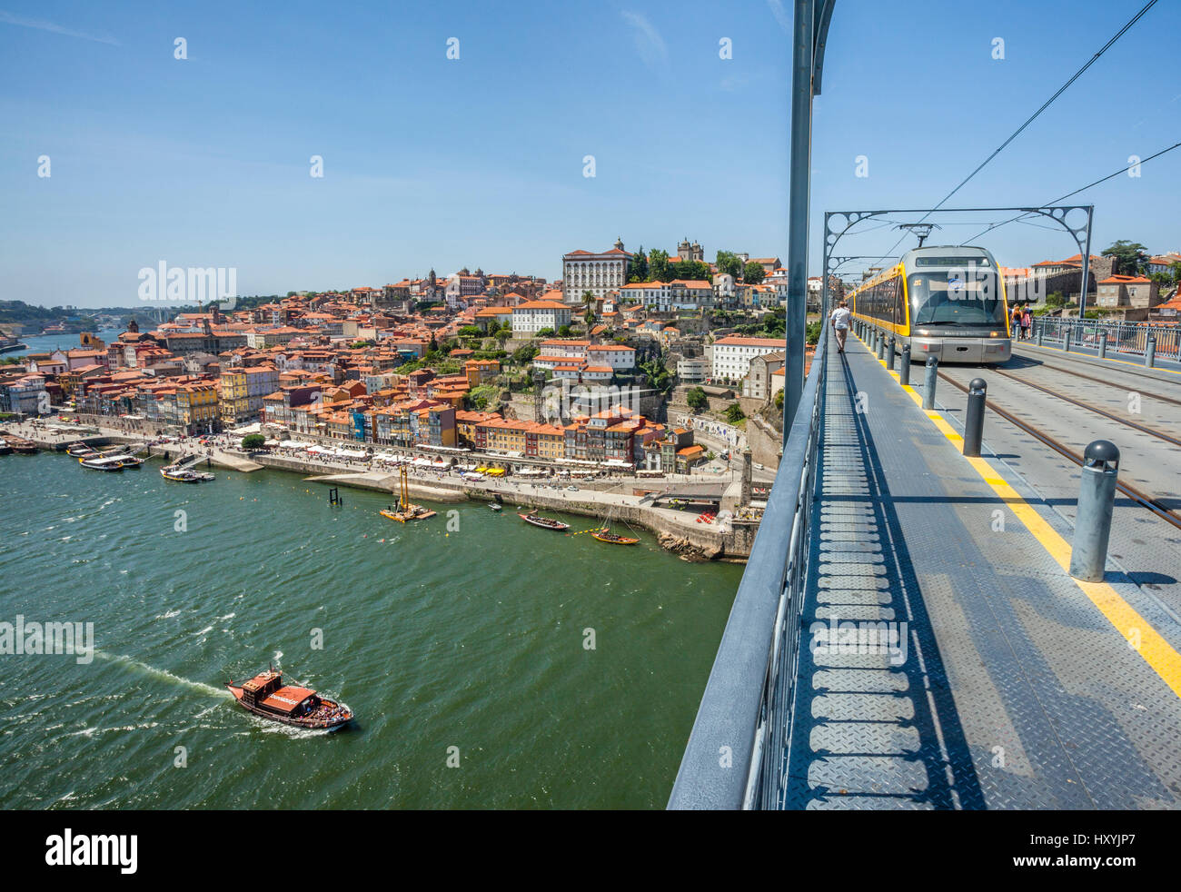 Portugal, Region Norte, Porto, Blick auf den Fluss Douro und Ribeira Flussufer von Dom Luís I Brücke Stockfoto