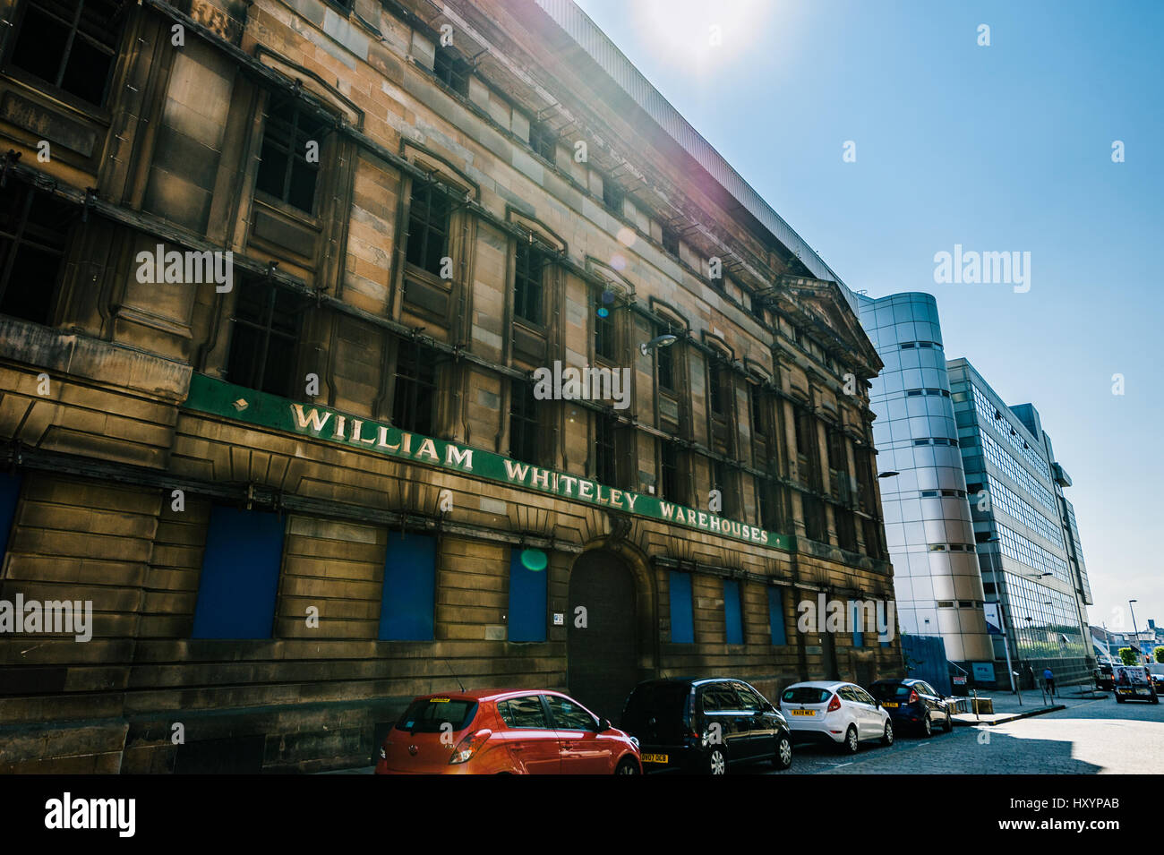 Bild zeigt Mix aus klassischer und moderner Architektur in der Innenstadt von Glasgow Stockfoto