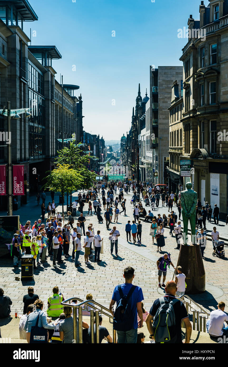 Blick auf die Buchanan Street in Glasgow von der Treppe in Royal Concert Hall Stockfoto