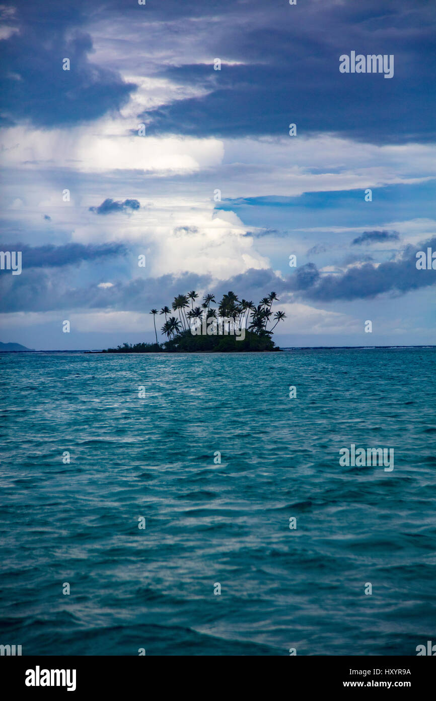 Motu in Tahaa, Raiatea, Lagune, Französisch-Polynesien Stockfoto
