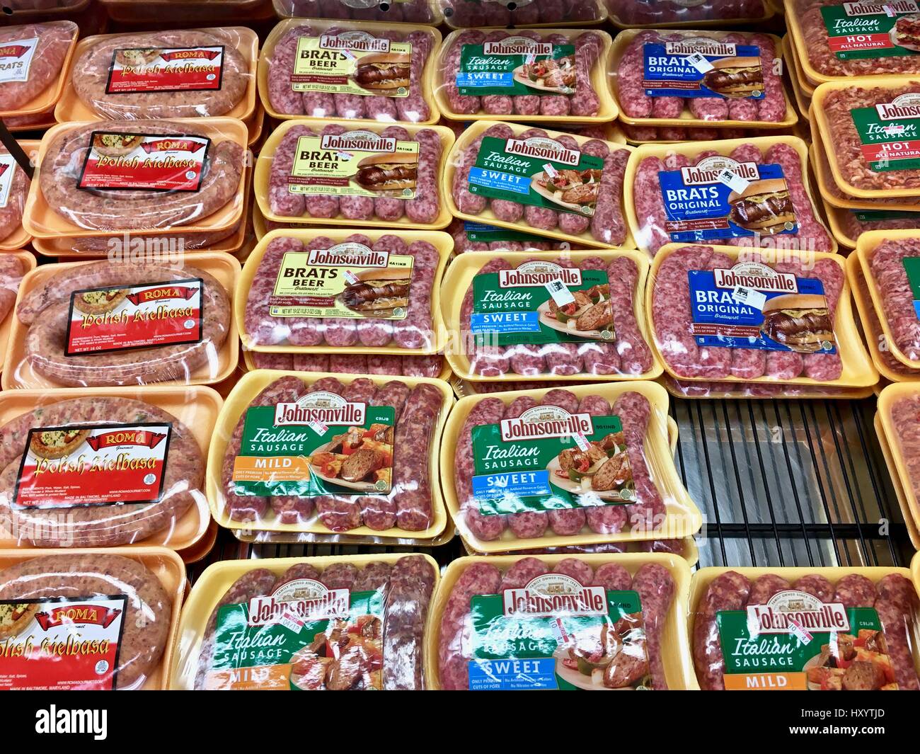 Abgepackte Wurst an der Fleisch-Abteilung Stockfoto