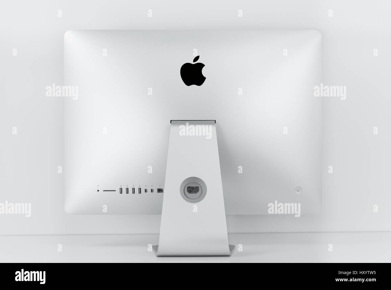 BANGKOK, THAILAND - 22. November 2015: Rear-View-Bild des neuen iMac 21.5 mit OS X El Capitan. iMac - Monoblock Serie von Personal Computern erstellt b Stockfoto