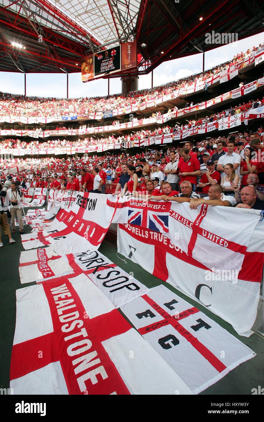 England Fans Flags Kroatien V England Luz Stadion Lissabon Portugal 21 Juni 2004 Stockfotografie Alamy