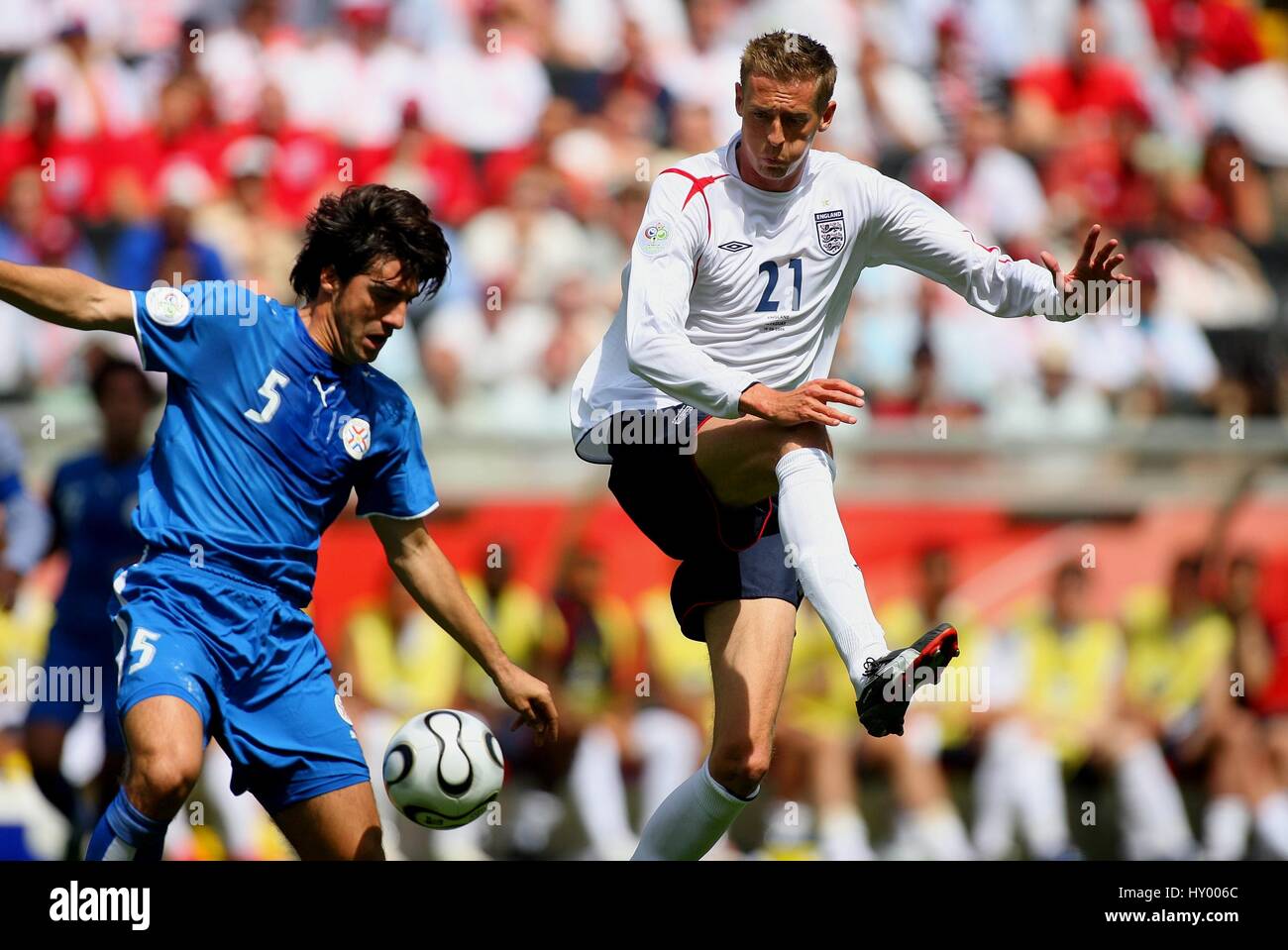 JOHN TERRY & NELSON VALDEZ ENGLAND V PARAGUAY WM FRANKFURT Deutschland 10. Juni 2006 Stockfoto