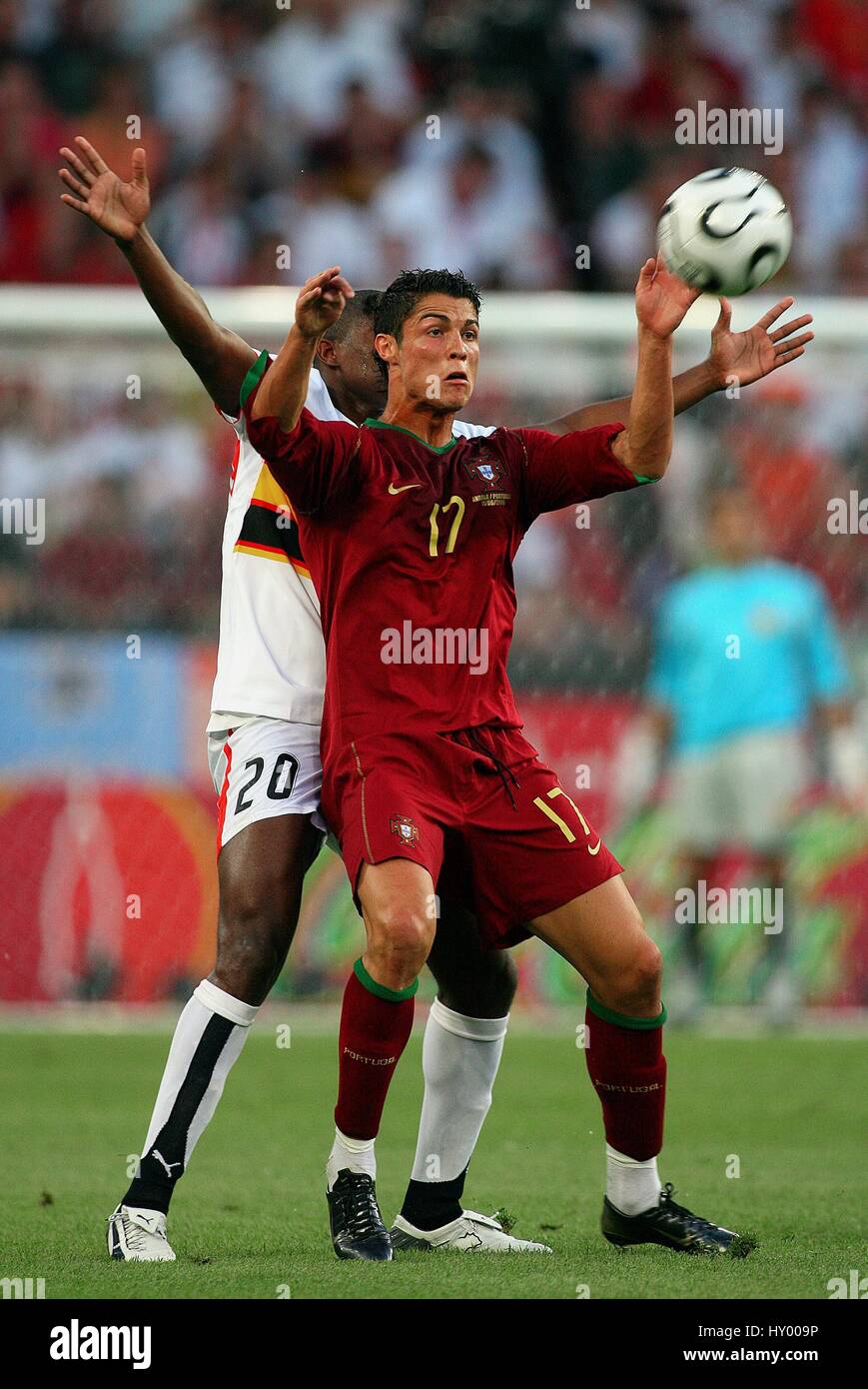 CRISTIANO RONALDO & LOCO ANGOLA gegen PORTUGAL Köln Deutschland 11. Juni 2006 Stockfoto