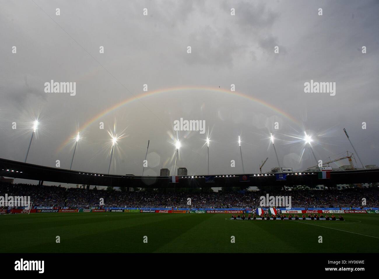 Regenbogen LETZIGRUND Stadion Frankreich V Italien STADUIM LETZIGRUND Zürich Schweiz 17. Juni 2008 Stockfoto