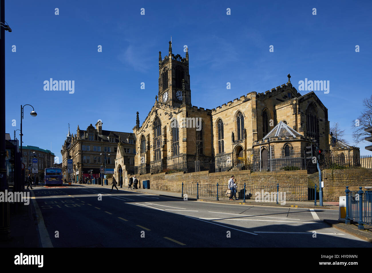 Huddersfield Pfarrkirche, Huddersfield Town centre eine große Marktstadt metropolitan Borough Kirklees, West Yorkshire, England. VEREINIGTES KÖNIGREICH. Stockfoto