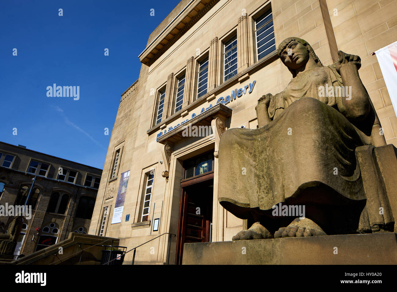 Bibliothek und Kunstgalerie, Huddersfield Stadtzentrum eine große Marktstadt metropolitan Borough Kirklees, West Yorkshire, England. VEREINIGTES KÖNIGREICH. Stockfoto