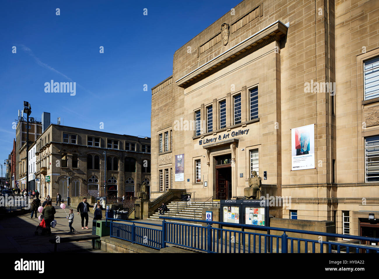 Bibliothek und Kunstgalerie, Huddersfield Stadtzentrum eine große Marktstadt metropolitan Borough Kirklees, West Yorkshire, England. VEREINIGTES KÖNIGREICH. Stockfoto