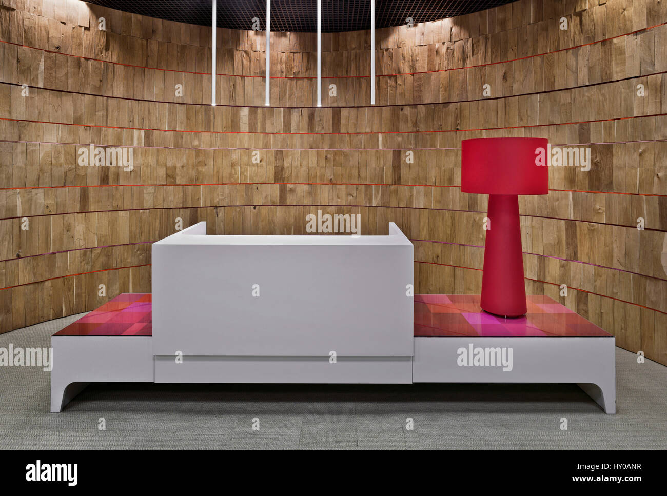 Moskau Interieur Buro Arbeiten Design Einrichtung Modern Arbeitsplatz Architektur Funktionen Rot Weiss Luxus Arbeitsbedingungen Worklife Stockfotografie Alamy