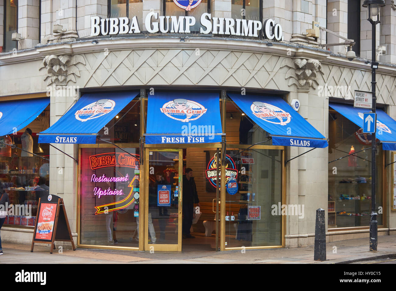 Gesamtansicht der Bubba Gump Shrimp Co. Restaurant in London Stockfoto