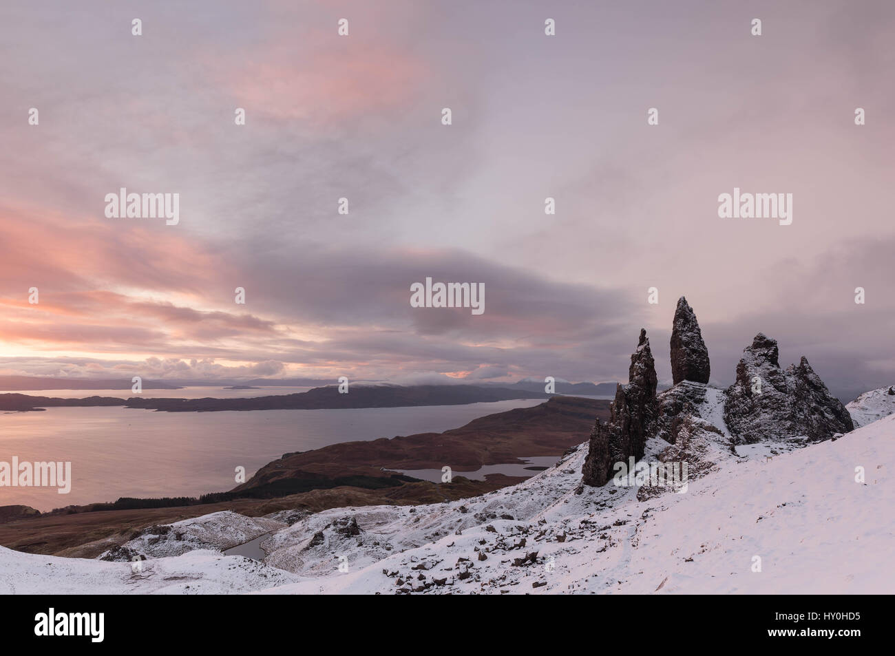 Der Old Man of Storr an einem schönen Wintertag ist morgen. Stockfoto