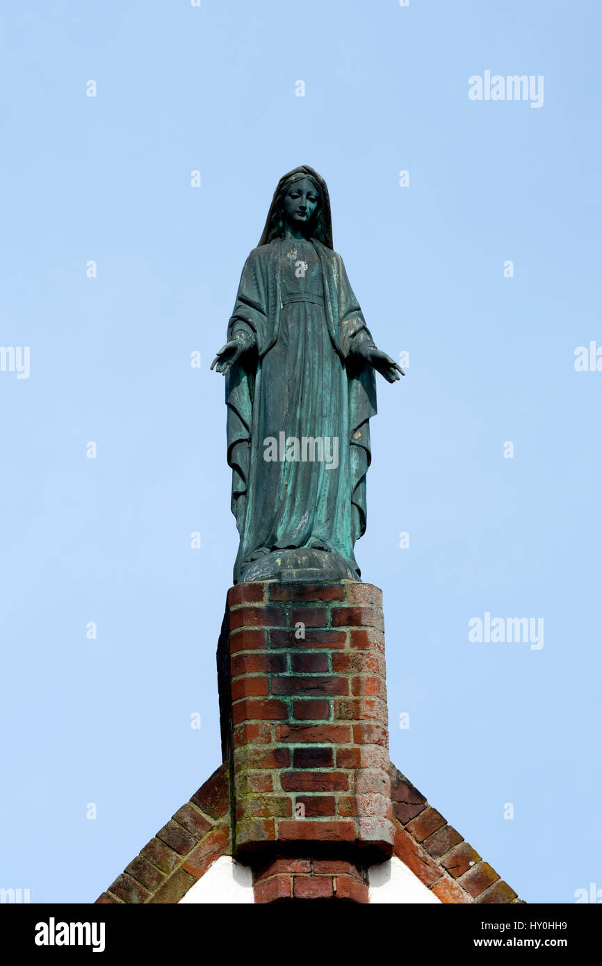 Statue auf das Heiligtum unserer lieben Frau von Walsingham, Walsingham, Norfolk, England, Vereinigtes Königreich Stockfoto