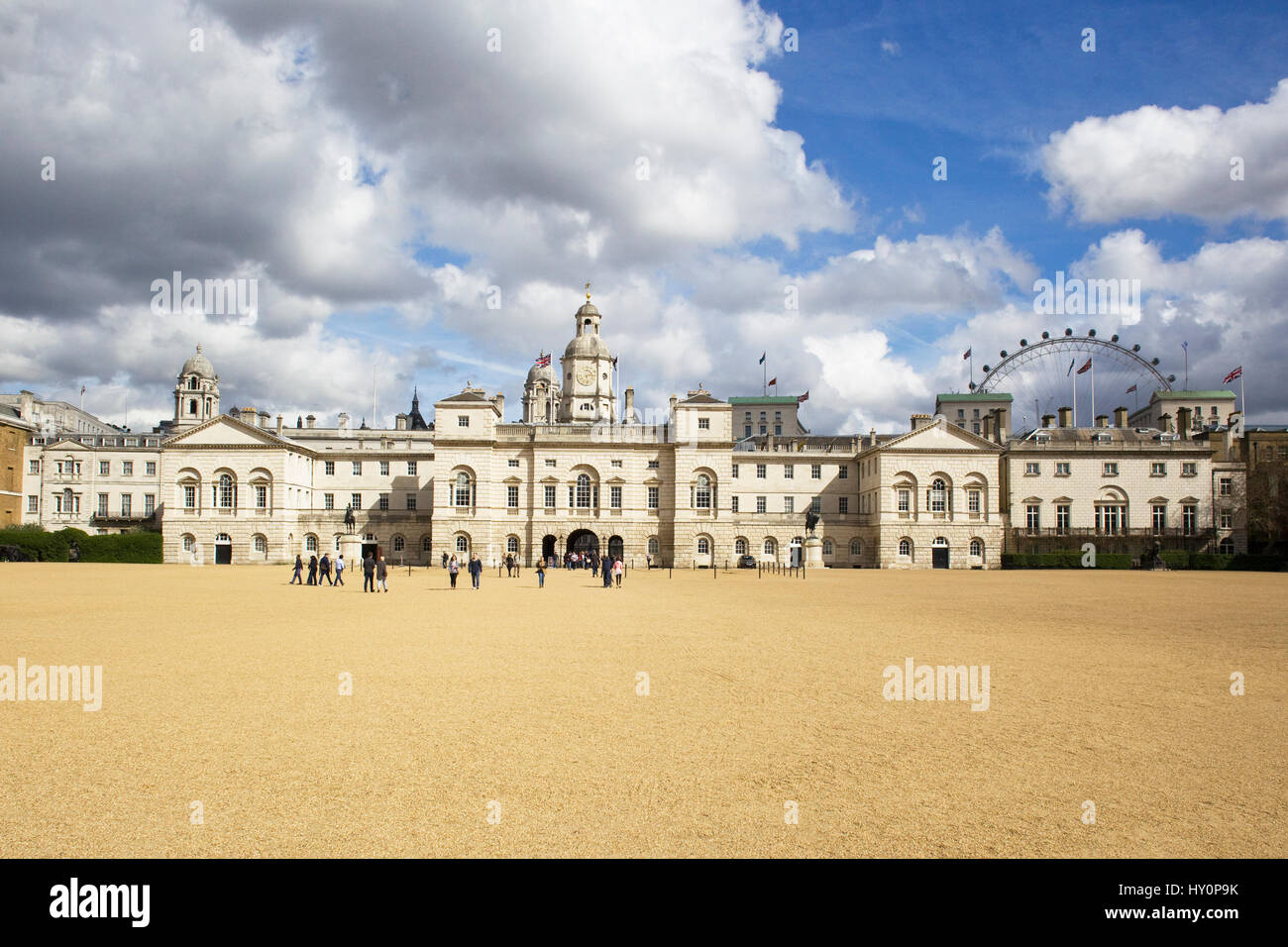 Pferd schützt Parade Ground mit dem London Eye im Hintergrund Stockfoto