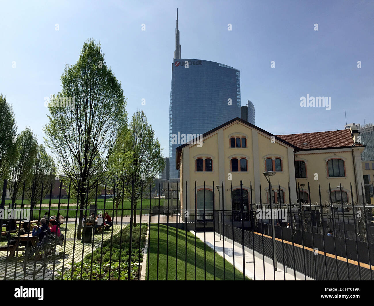 Stiftung Riccardo Catella, Unicredit Tower und vertikale Wald, Bibliothek der Bäume, neue Park in Mailand, Wolkenkratzer. 30. März 2017. Lombardei, Italien Stockfoto