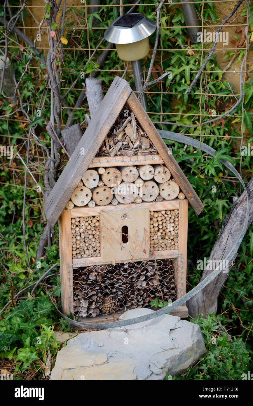 Insekt-Hotel oder Insektenhaus Stockfoto