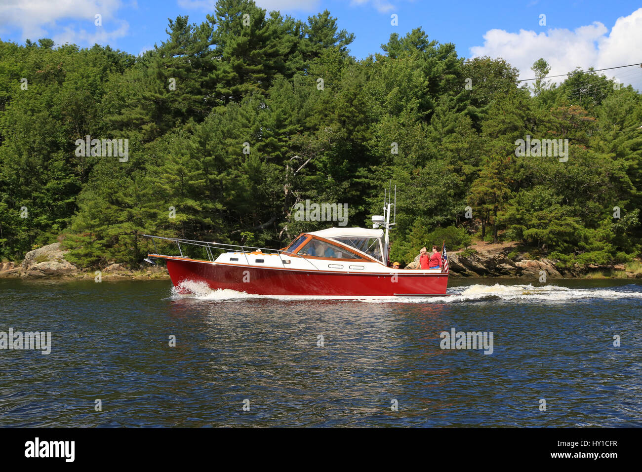 Motorbootfahren in Maine Stockfoto