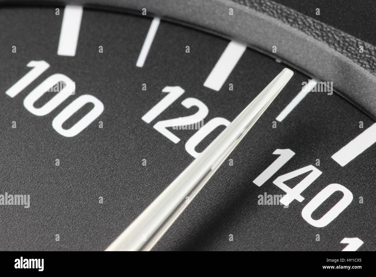 Geschwindigkeit 130 km h -Fotos und -Bildmaterial in hoher Auflösung ...