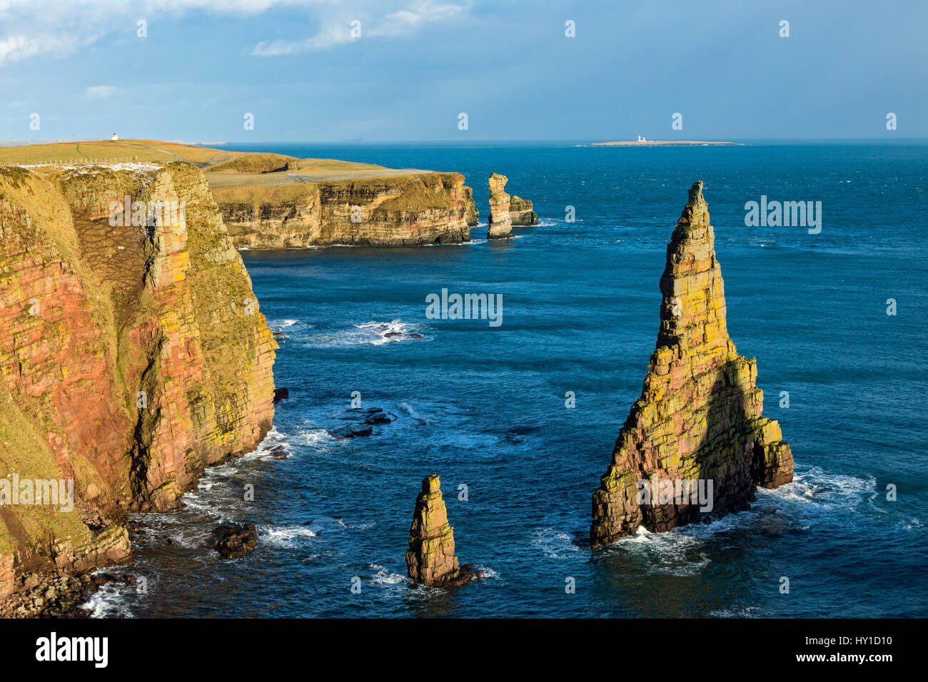 Aufs Knie Stapeln von Duncansby Head aus dem Stapel Duncansby, in der Nähe von John o' Groats, Caithness, Schottland, UK Stockfoto