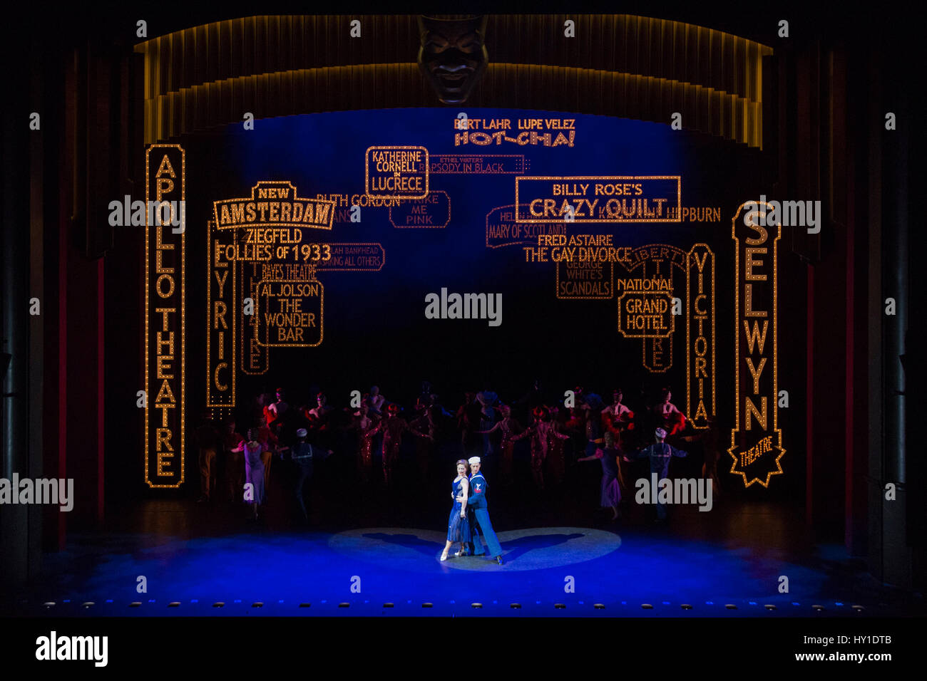 Fototermin für die musikalische 42nd Street im Theatre Royal Drury Lane. Das Musical bietet eine Punktzahl von Harry Warren und Al Dubin und Buch von Michael Stewart und Mark Bramble und basiert auf dem gleichnamigen Roman von Bradford Seile und anschließende 1933 Hollywood-Verfilmung des gleichnamigen. Diese neue Produktion wird unter der Regie von Mark Bramble, von Randy Skinner choreographiert und szenische Gestaltung von Douglas W Schmidt und Kostüm-Design von Roger Kirk präsentiert. Darsteller: Sheena Easton (Dorothy Brock), Tom Lister (Julian Marsh), Clare Halse (Peggy Sawyer), Jasna Ivir (Maggie Jones), Norman Bowman (Pat Denn Stockfoto