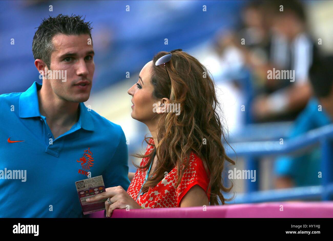 ROBIN VAN PERSIE BOUCHRA VAN PERSIE Ehemann Ehefrau Ehemann & Frau METALIST Stadion Charkow UKRAINE 13. Juni 2012 Stockfoto