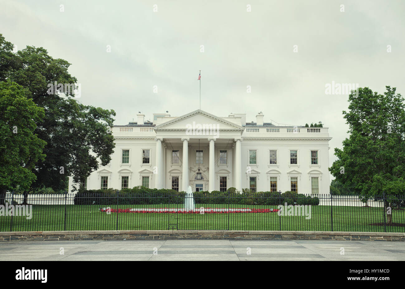 Gecrosst wird Bild des weißen Hauses in Washington, D.C. von der Nordseite aus gesehen Stockfoto