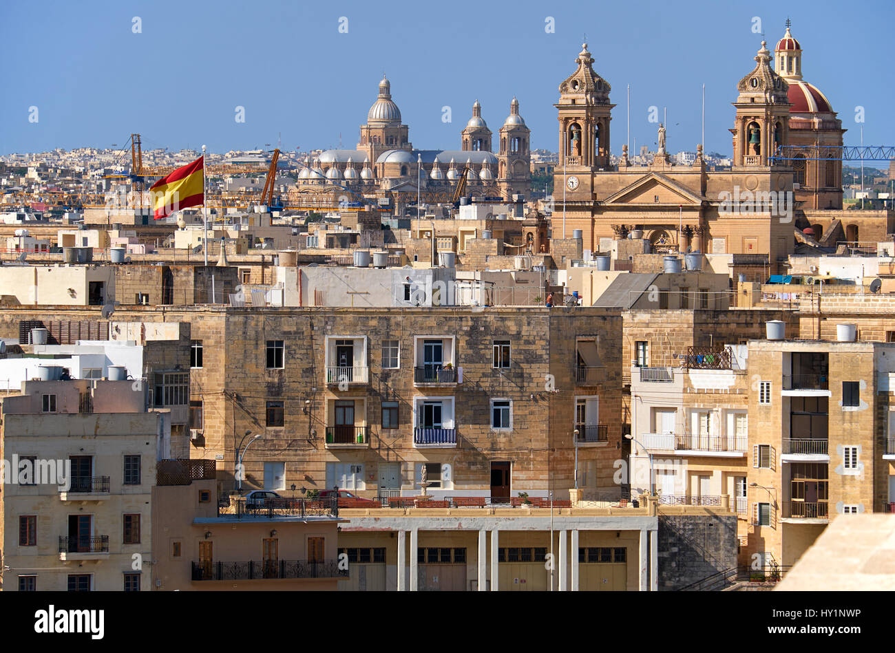 Der Blick auf Malta Hauptkirchen: Isla Basilika in Senglea und Kirche von Christ der König in Paola aus Kalkara, Malta Stockfoto
