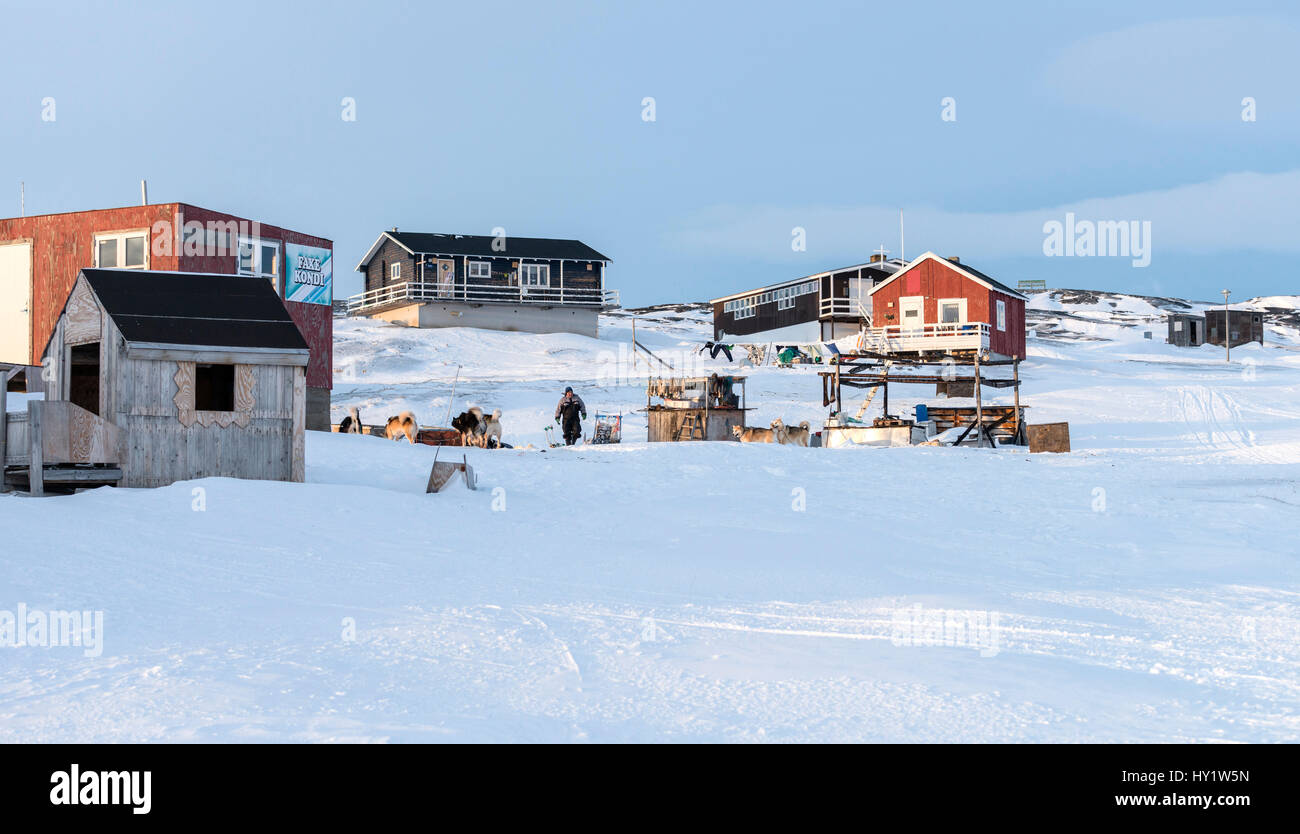 Bunte Häuser in der winzigen Inuit Dorf Oqaatsut in West Greenlamd Stockfoto