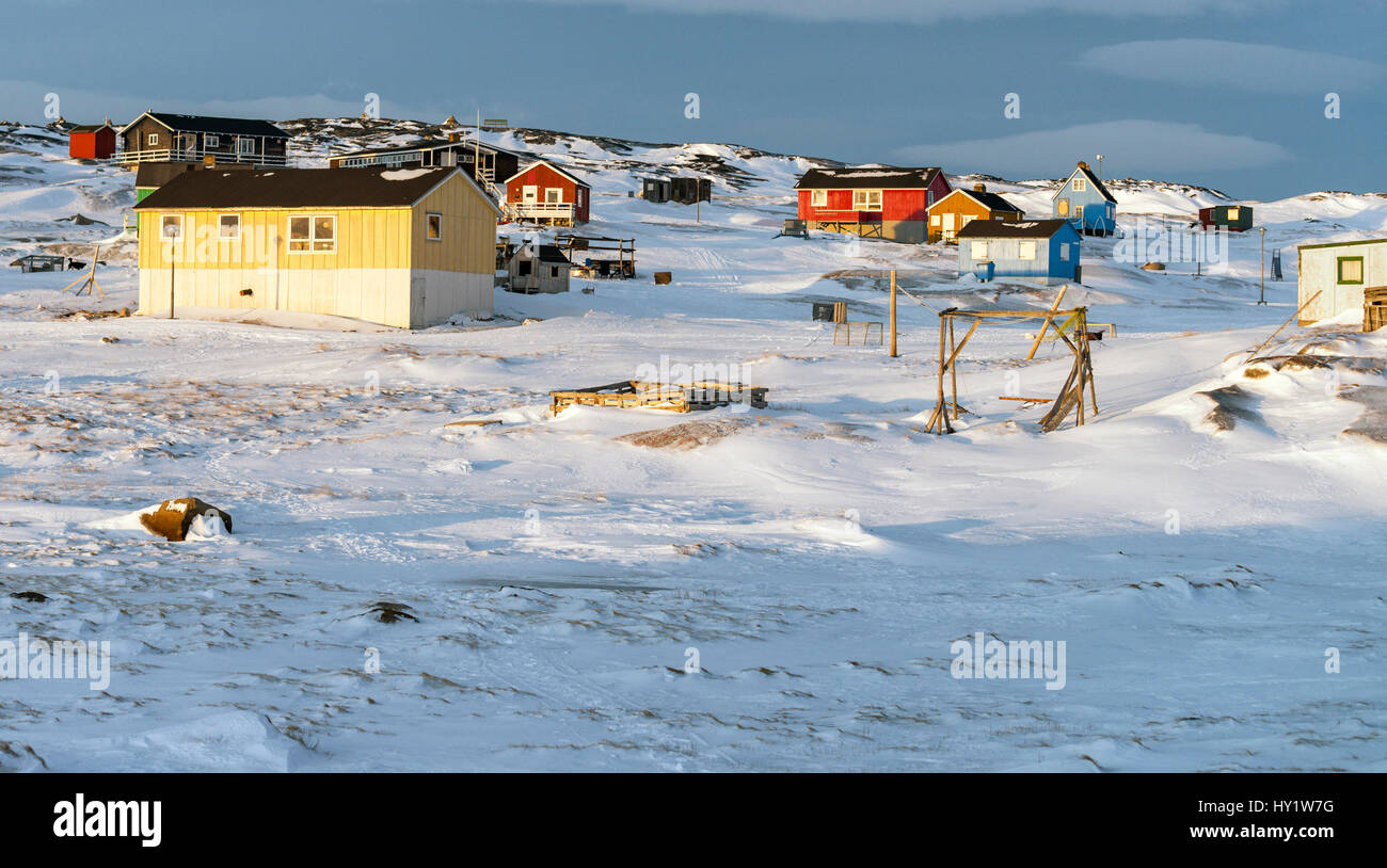 Bunte Häuser in der winzigen Inuit Dorf im Westen von Grönland Oqaatsut Stockfoto