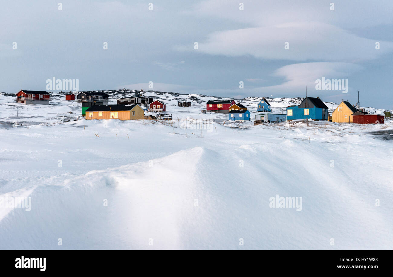 Bunte Häuser in der winzigen Inuit Dorf Oqaatsut in West Greenlamd Stockfoto
